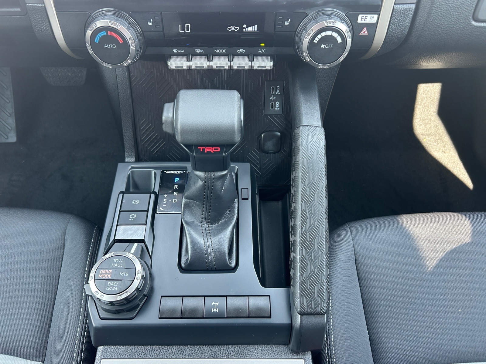 Vehicle image 17 of 24
