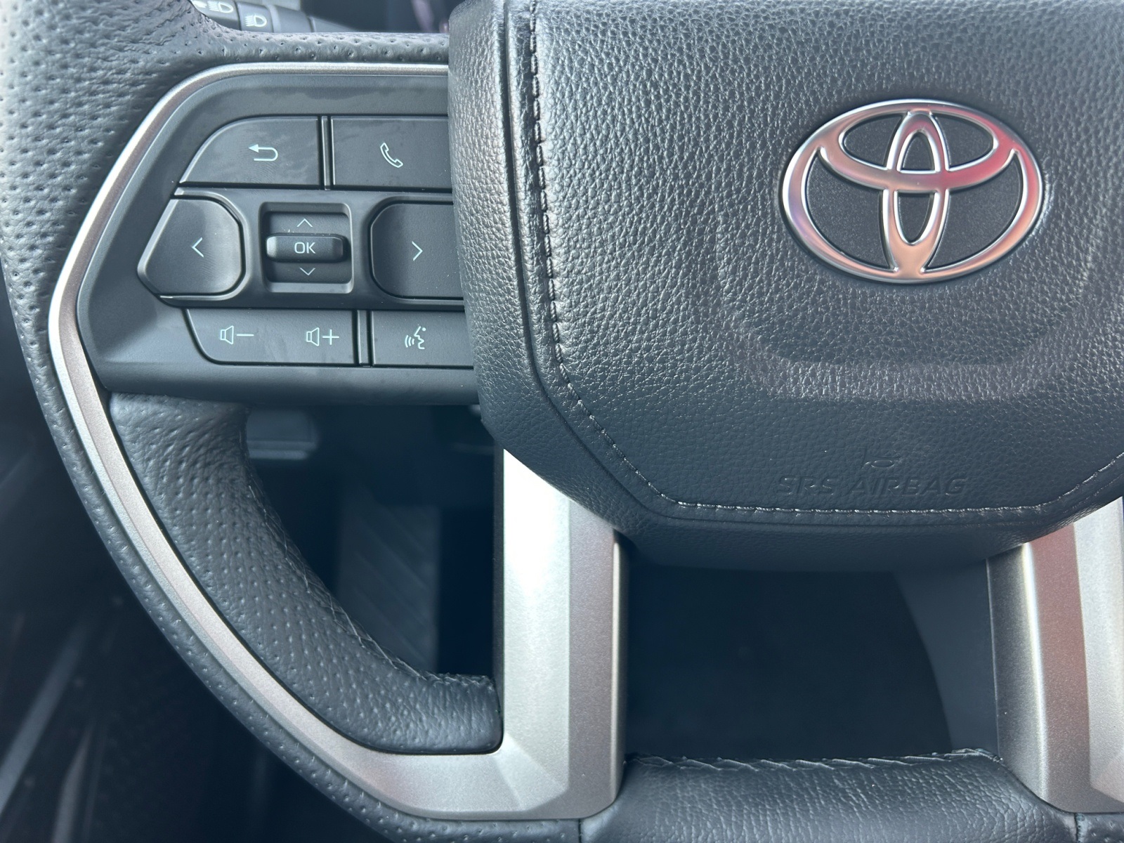 Vehicle image 20 of 24