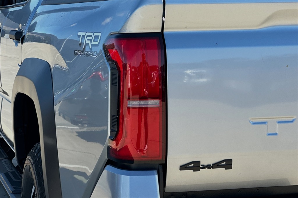 Vehicle image 20 of 22