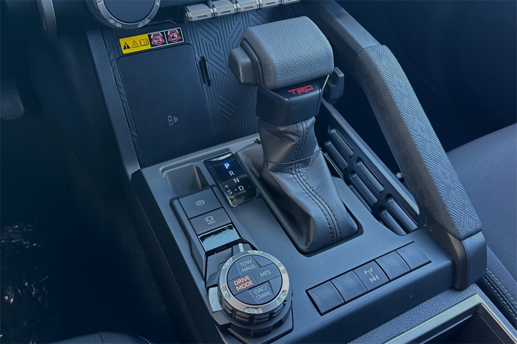 Vehicle image 17 of 22