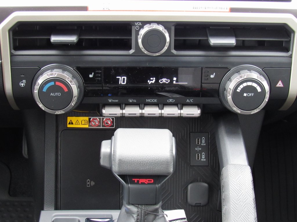 Vehicle image 32 of 40