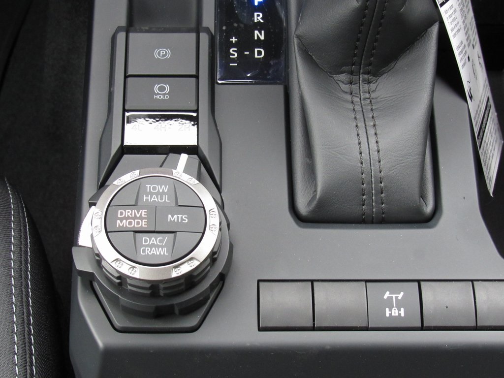 Vehicle image 33 of 40