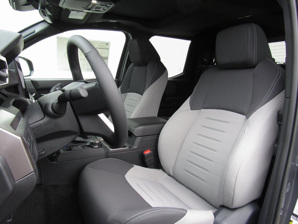 Vehicle image 15 of 40