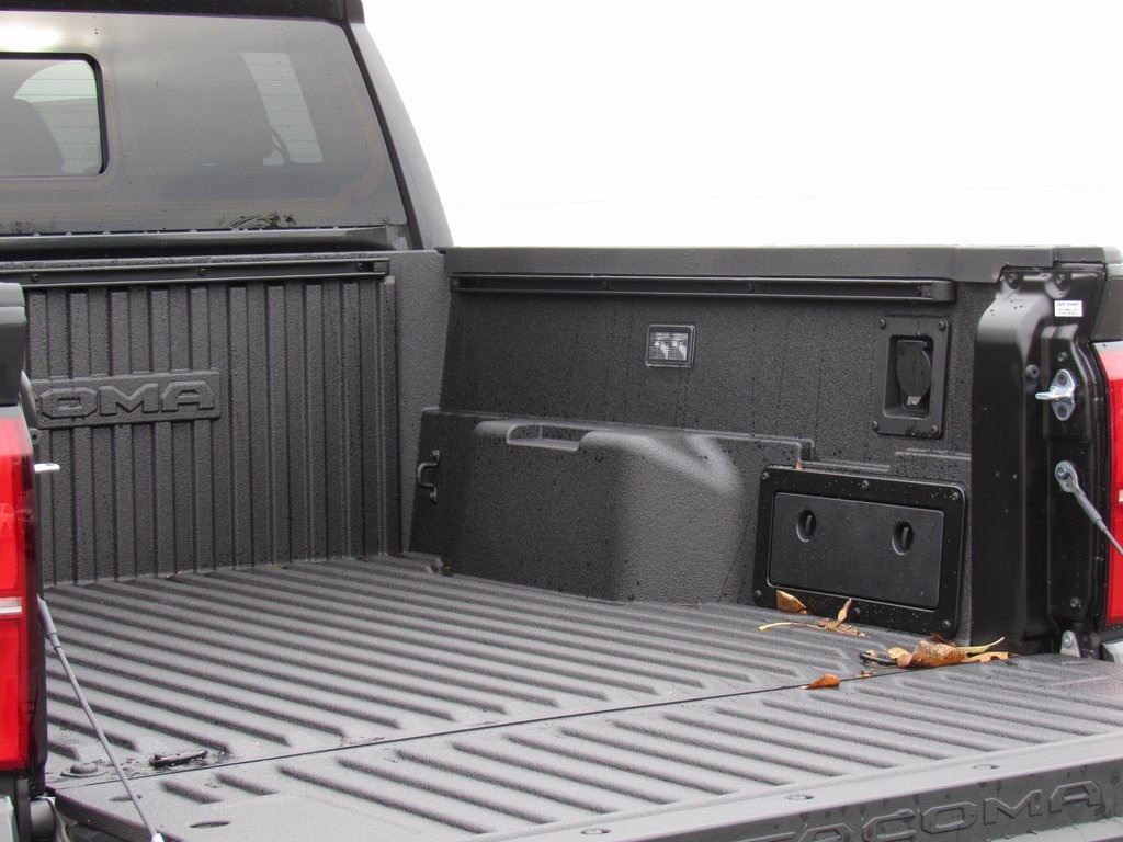 Vehicle image 9 of 40