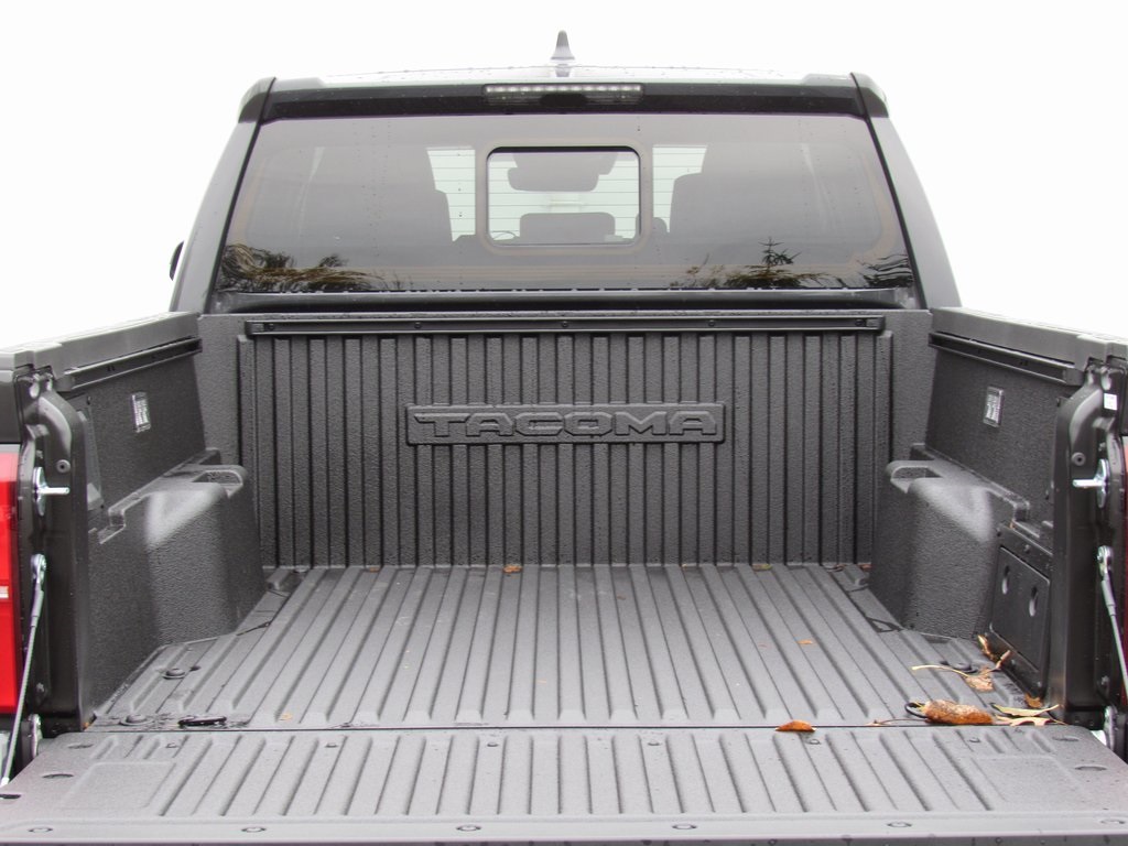 Vehicle image 8 of 40