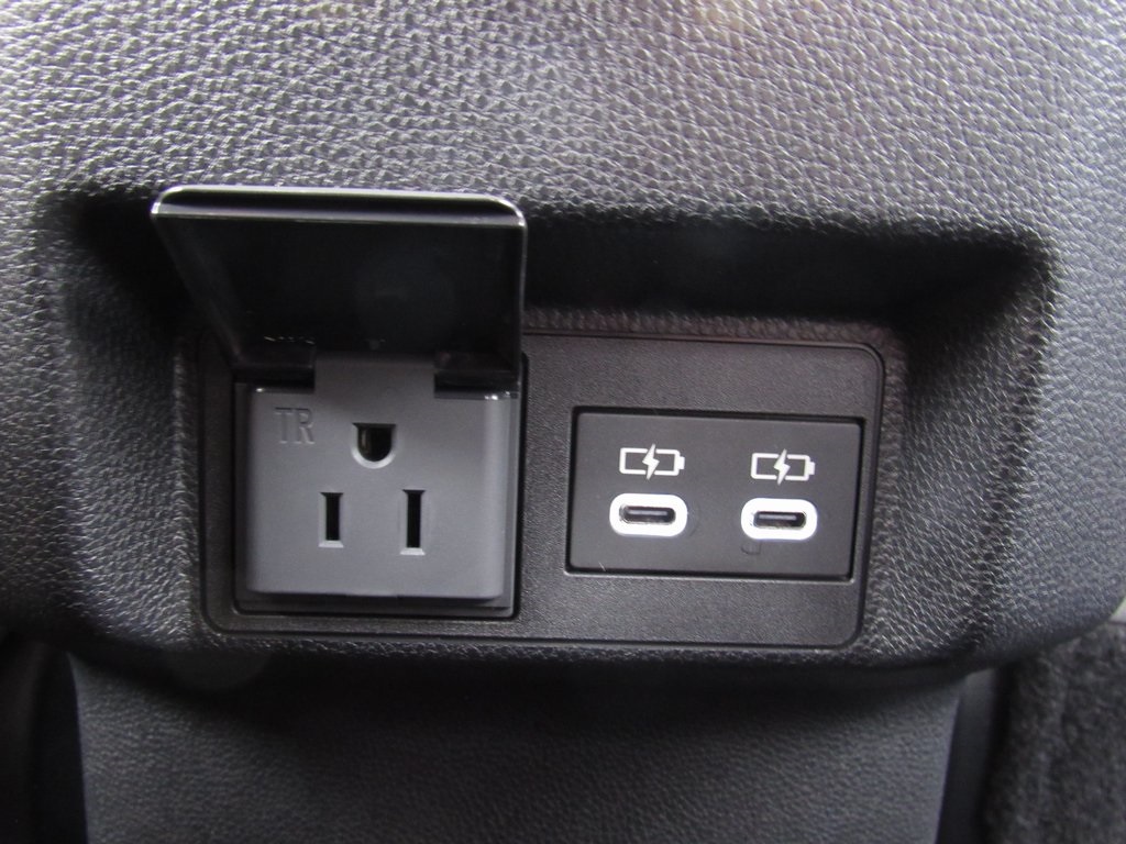 Vehicle image 35 of 40