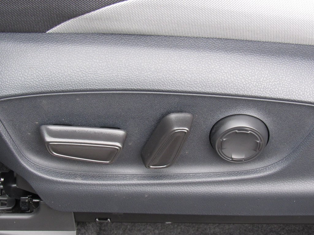 Vehicle image 16 of 40