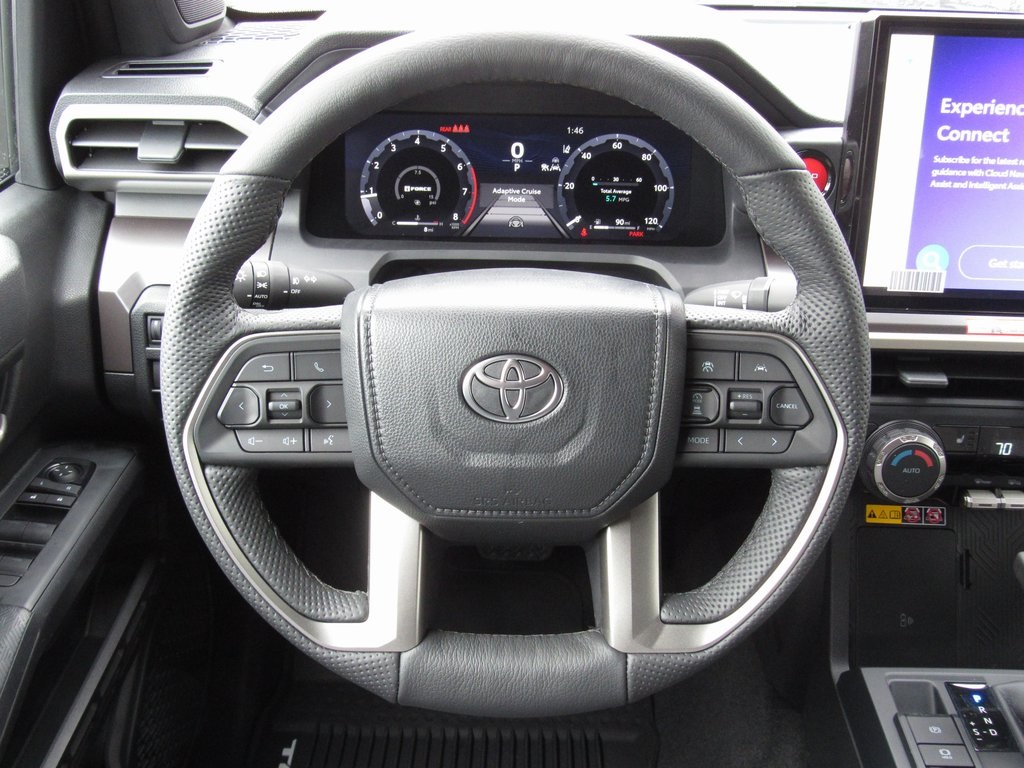 Vehicle image 26 of 40