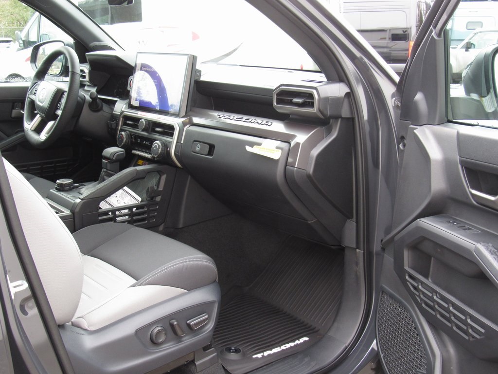 Vehicle image 21 of 40