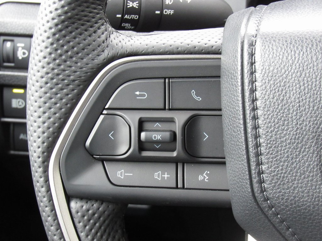 Vehicle image 27 of 40