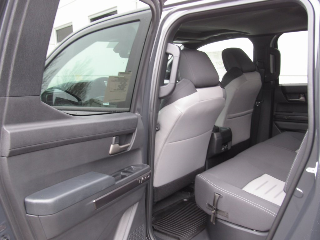 Vehicle image 18 of 40