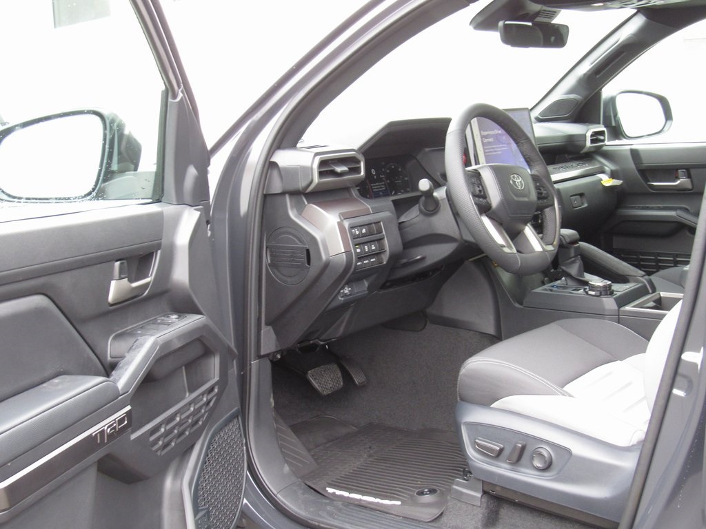Vehicle image 13 of 40