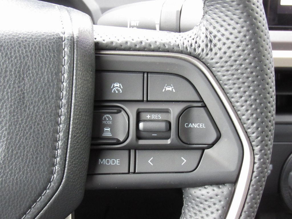 Vehicle image 28 of 40