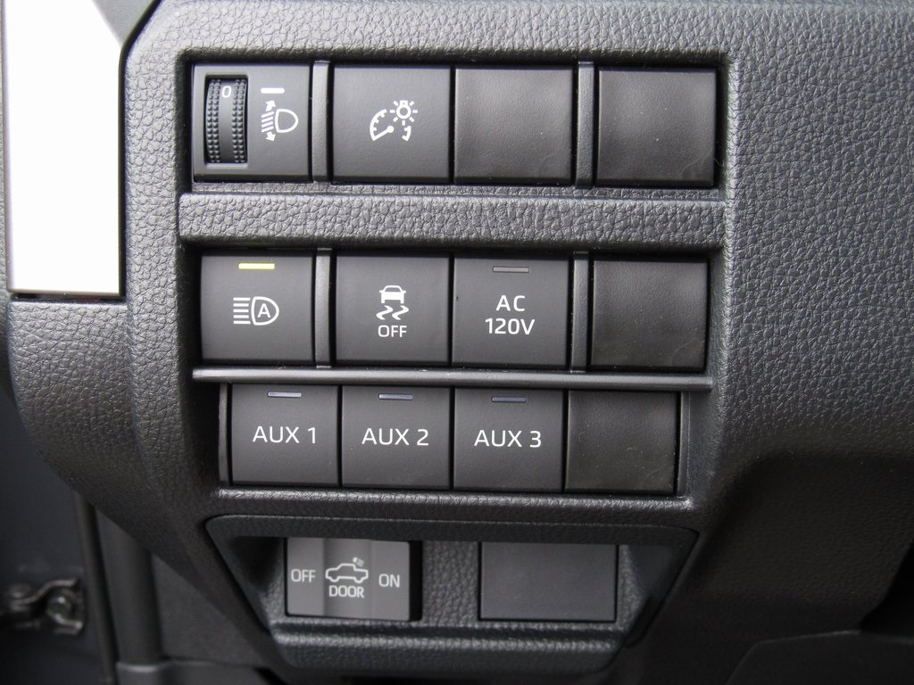 Vehicle image 38 of 40