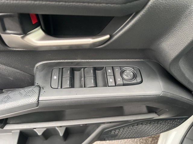 Vehicle image 11 of 19