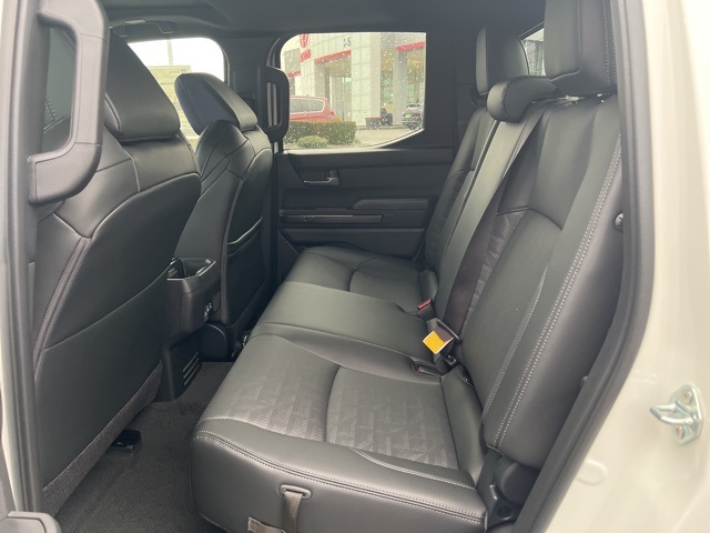 Vehicle image 9 of 19