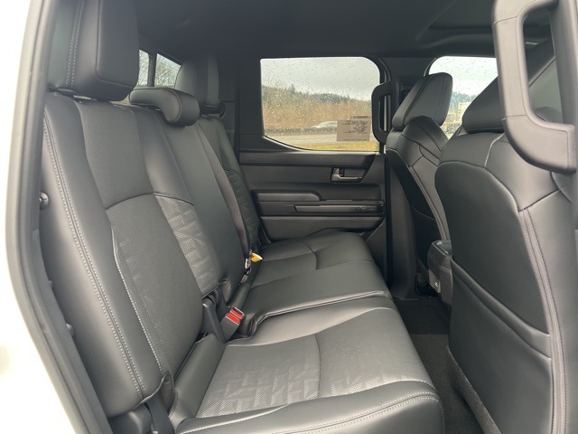 Vehicle image 8 of 19