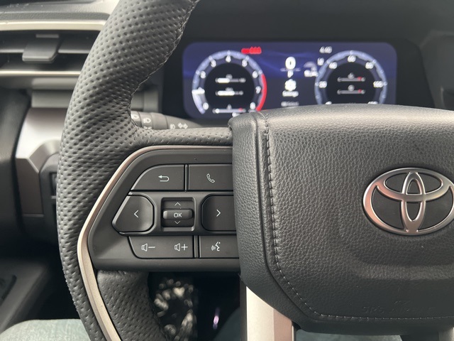 Vehicle image 13 of 19