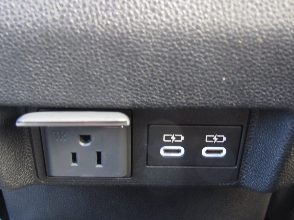 Vehicle image 35 of 40
