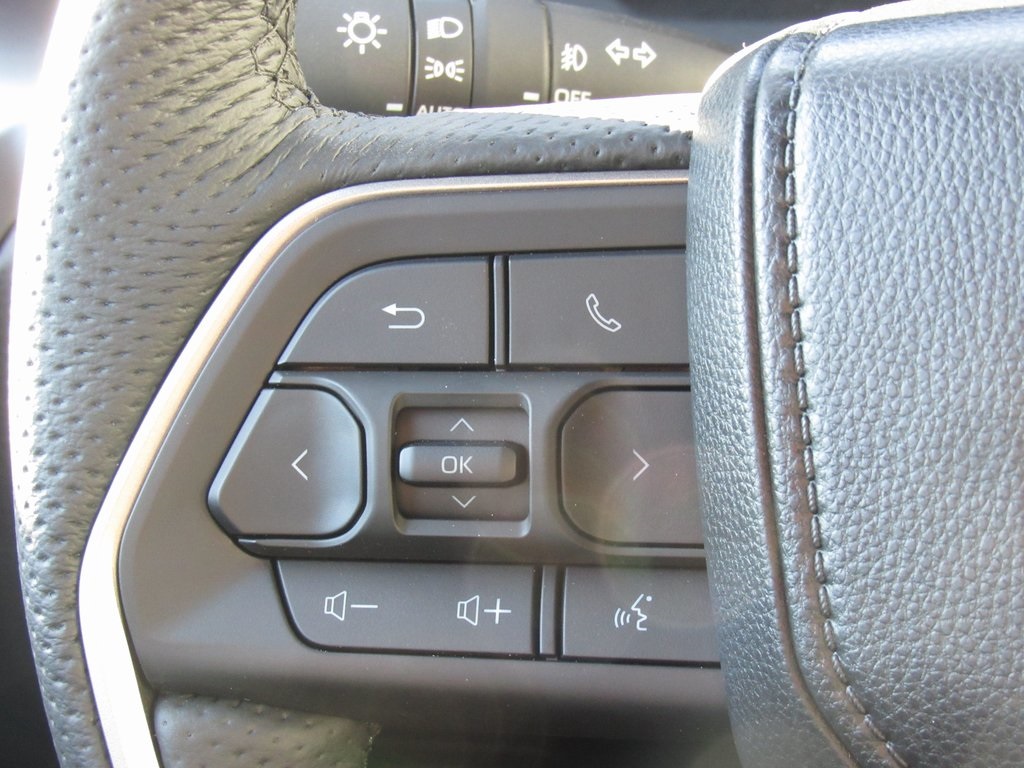 Vehicle image 26 of 40