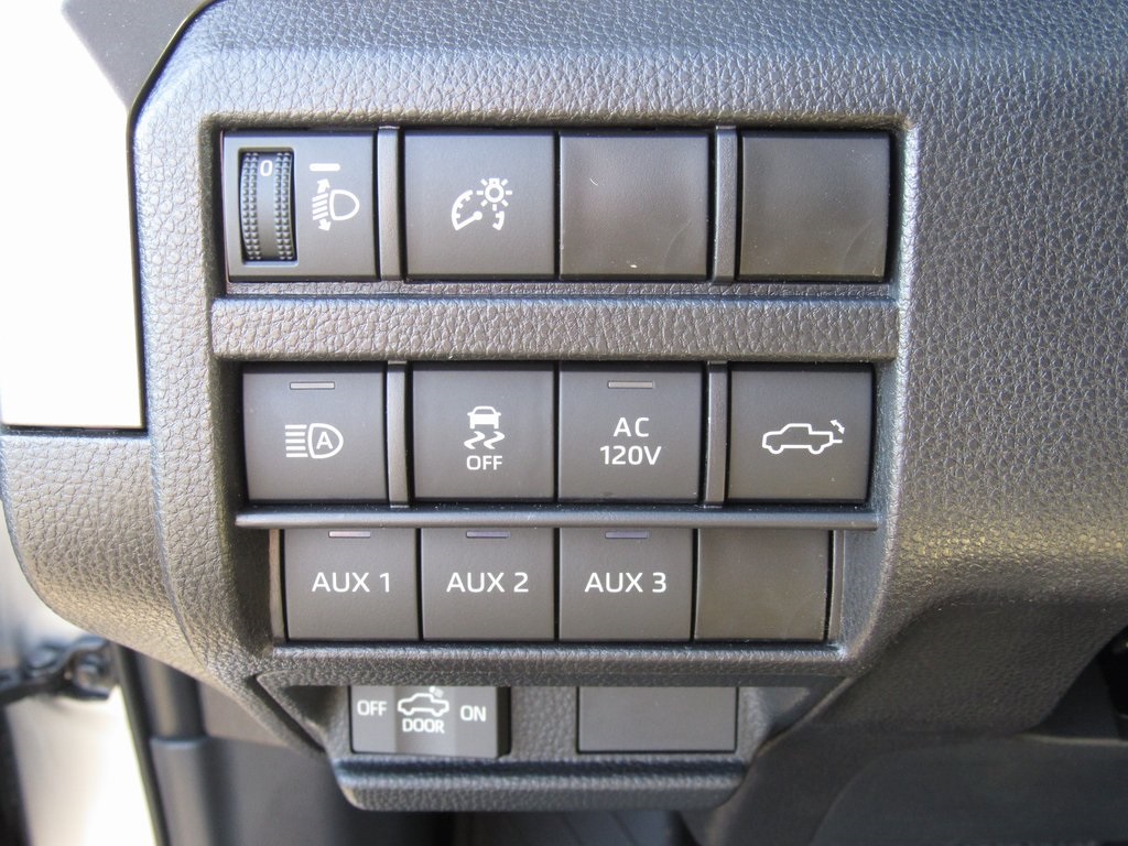Vehicle image 38 of 40