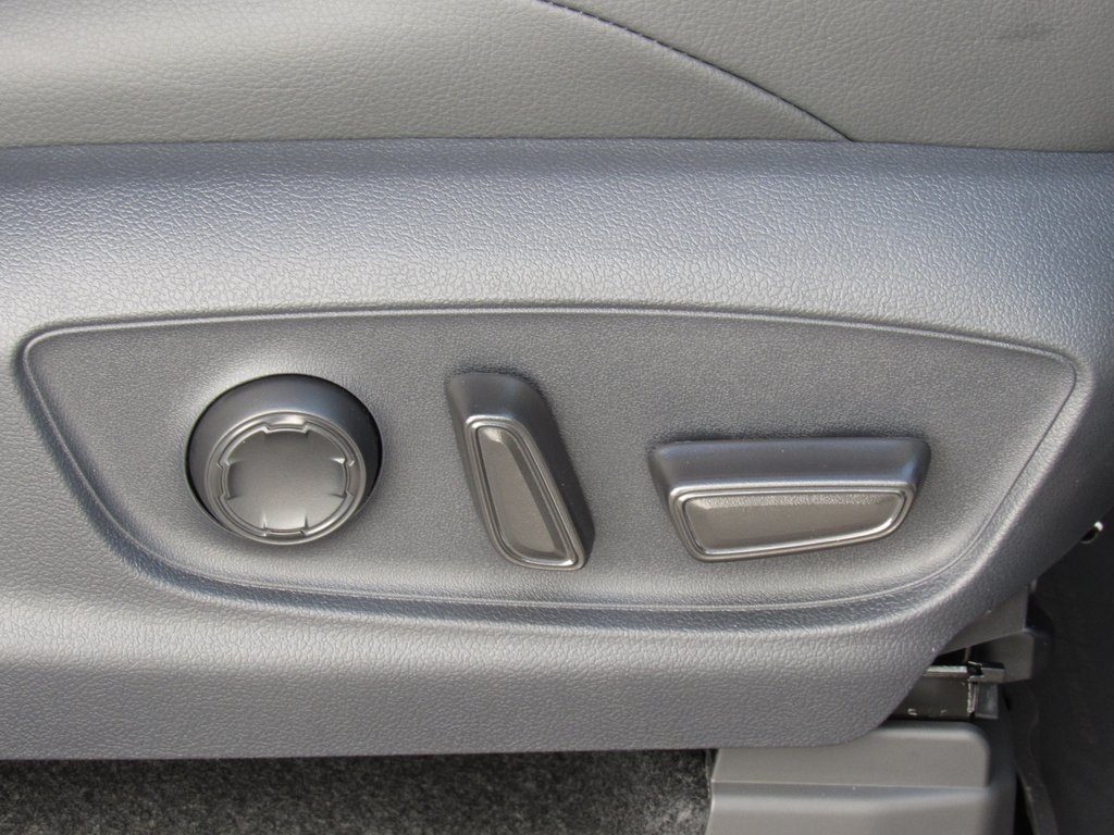 Vehicle image 23 of 40