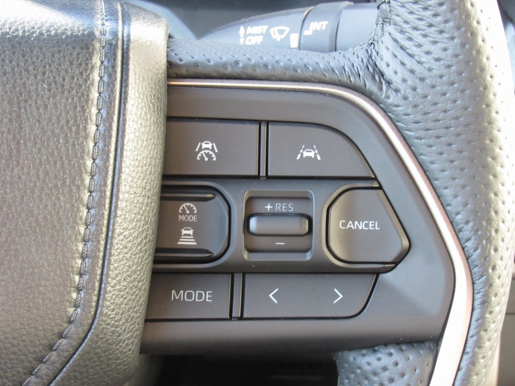 Vehicle image 27 of 40