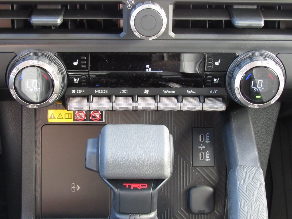 Vehicle image 32 of 40