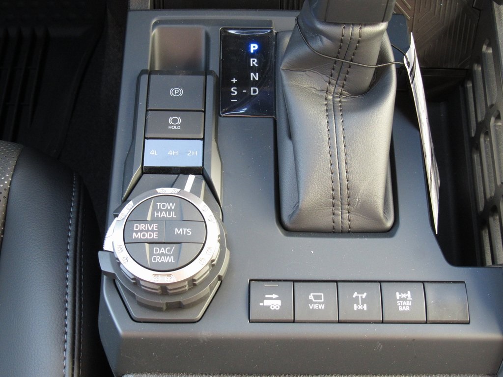 Vehicle image 33 of 40