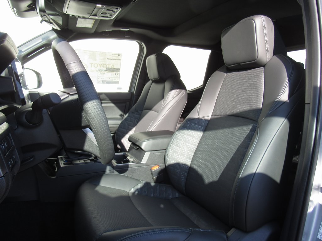 Vehicle image 14 of 40