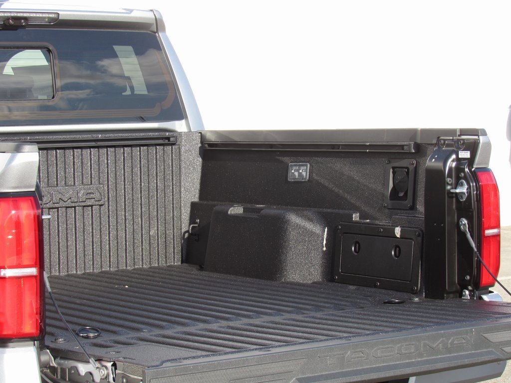 Vehicle image 8 of 40