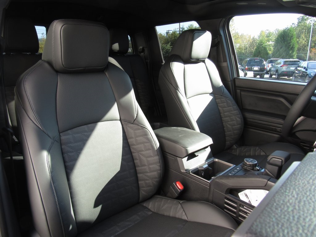 Vehicle image 22 of 40