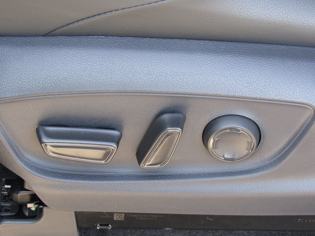 Vehicle image 15 of 40