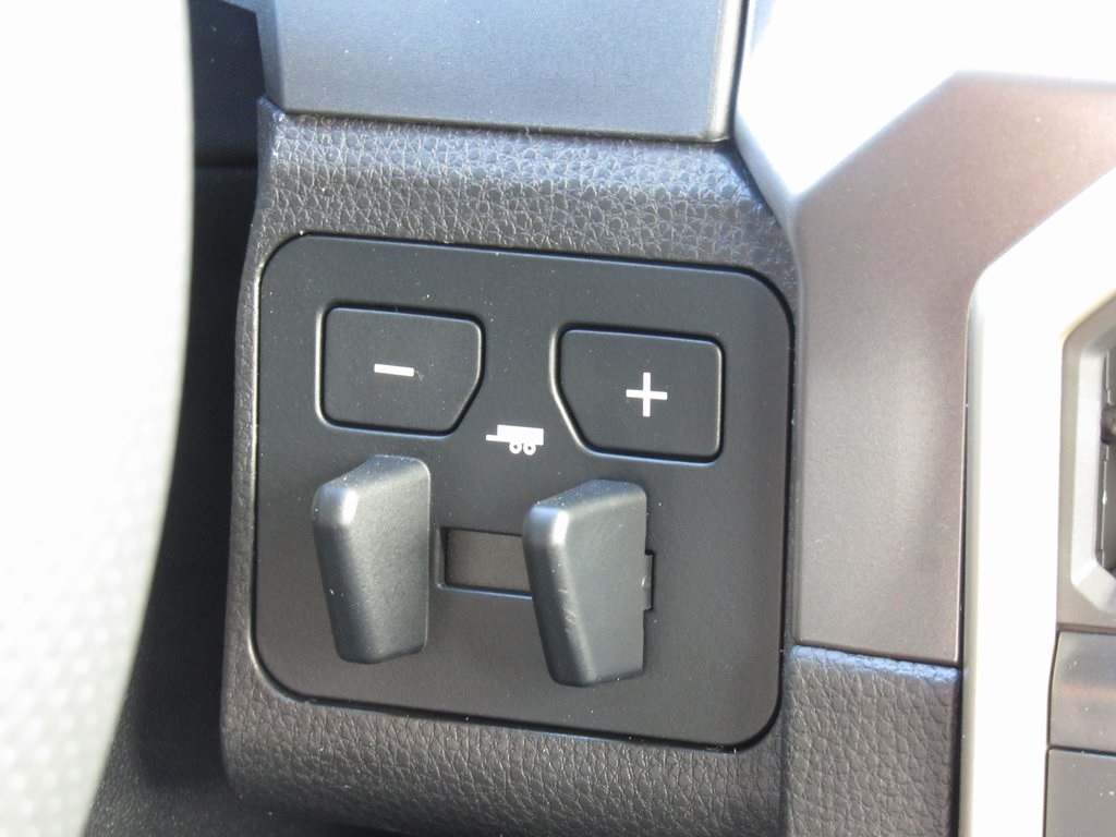 Vehicle image 31 of 40
