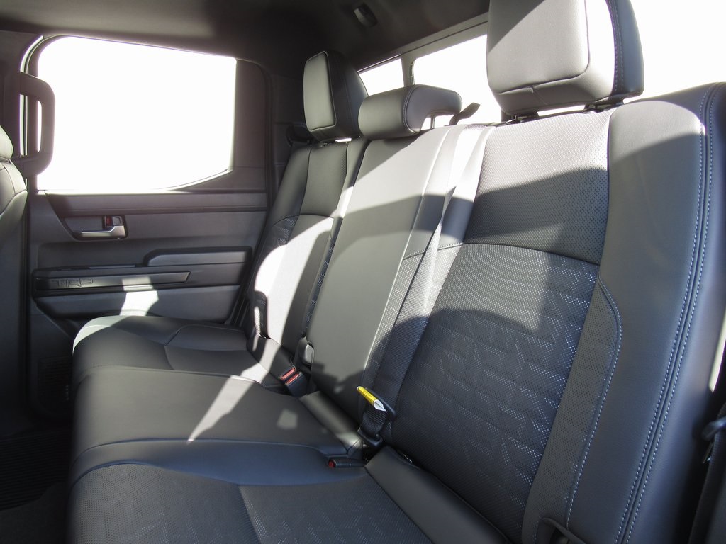 Vehicle image 19 of 40