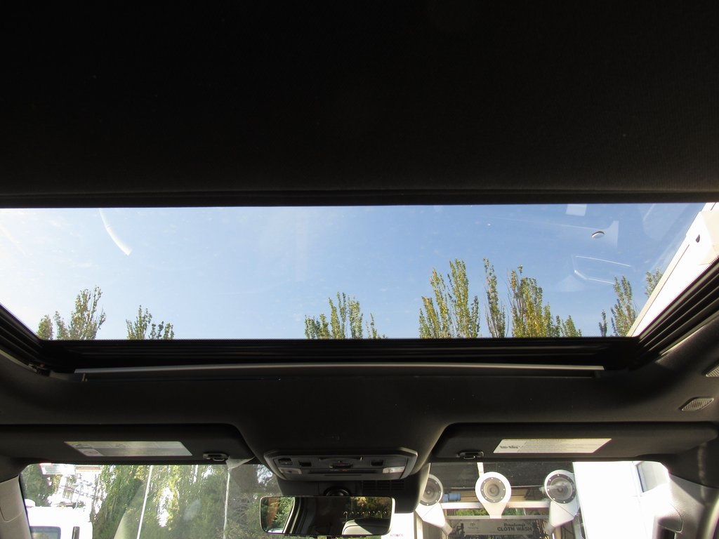 Vehicle image 29 of 40