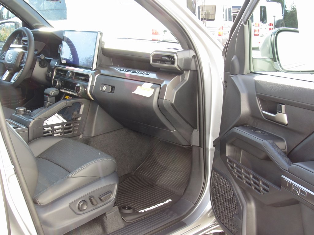 Vehicle image 20 of 40