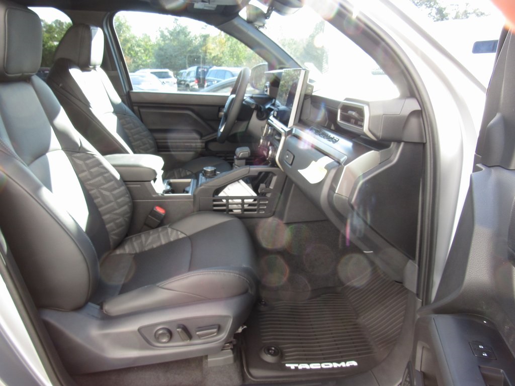 Vehicle image 21 of 40