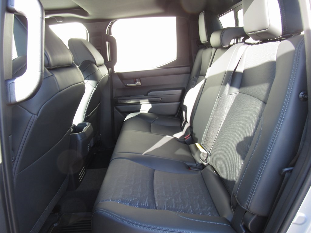 Vehicle image 18 of 40