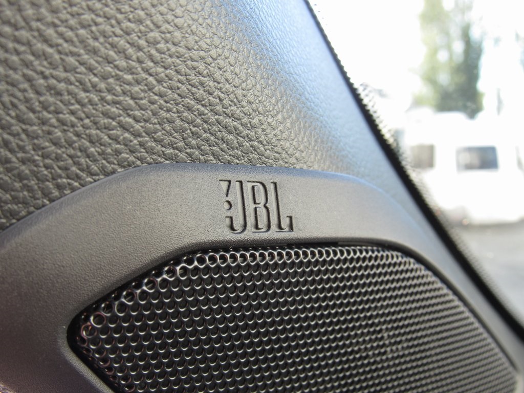 Vehicle image 37 of 40