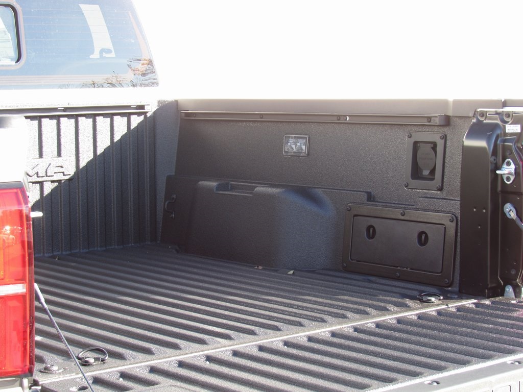 Vehicle image 9 of 40