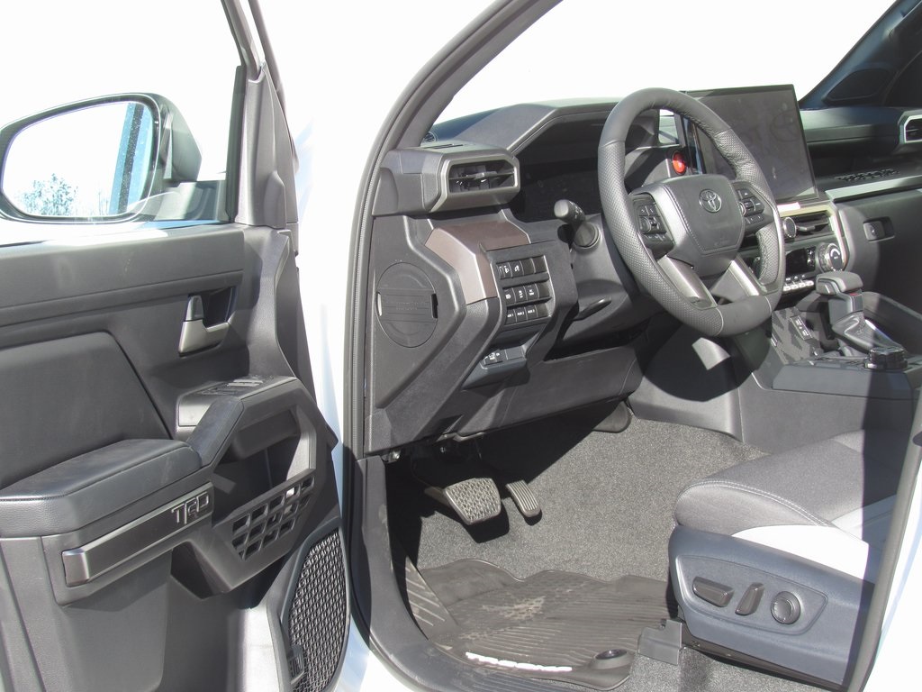 Vehicle image 13 of 40