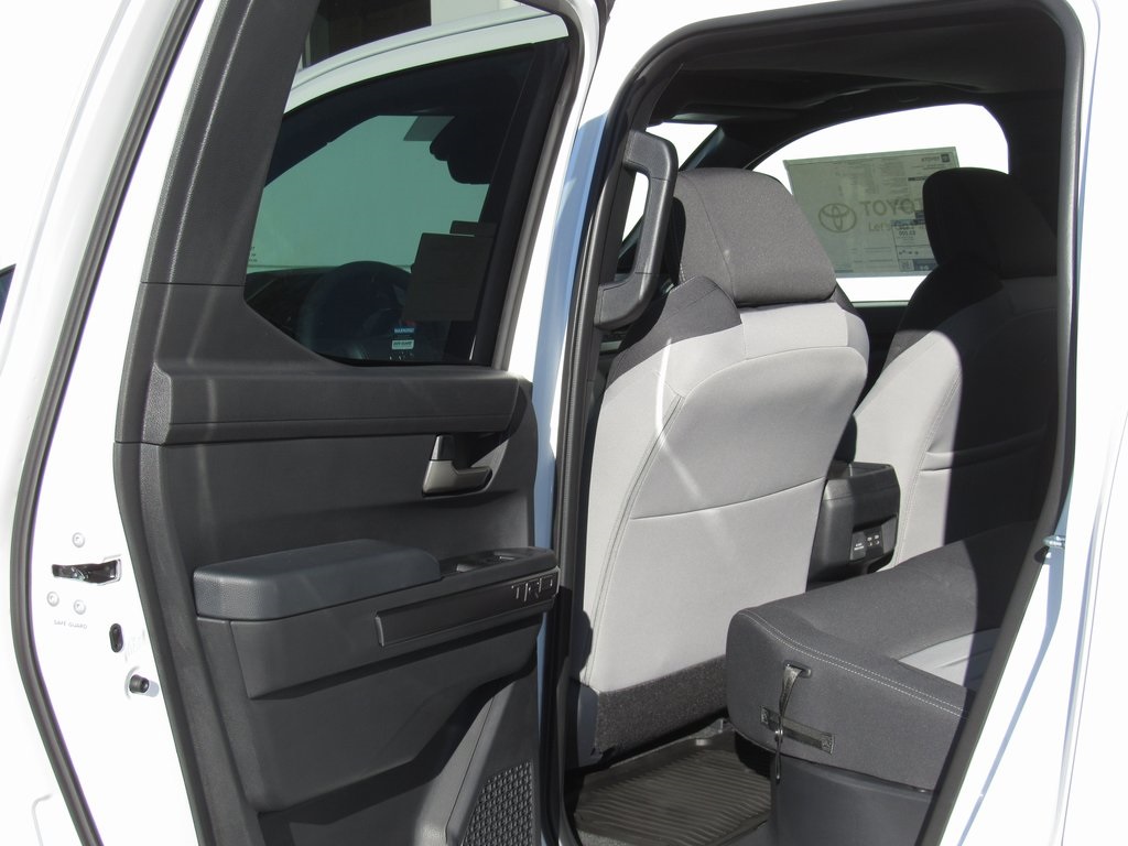 Vehicle image 18 of 40