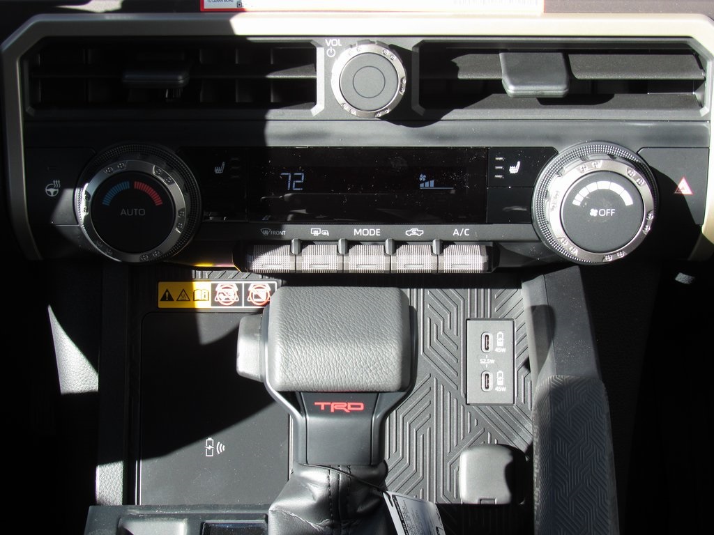 Vehicle image 32 of 40