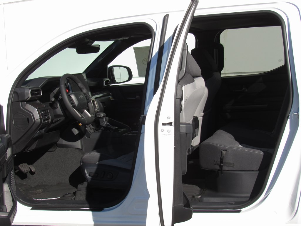 Vehicle image 17 of 40