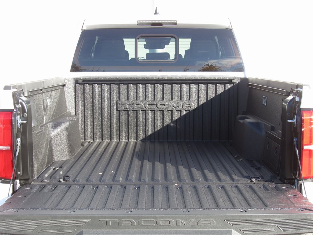 Vehicle image 8 of 40