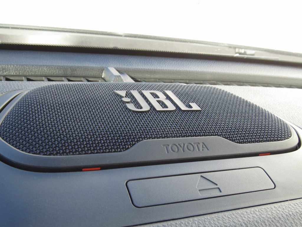 Vehicle image 37 of 40