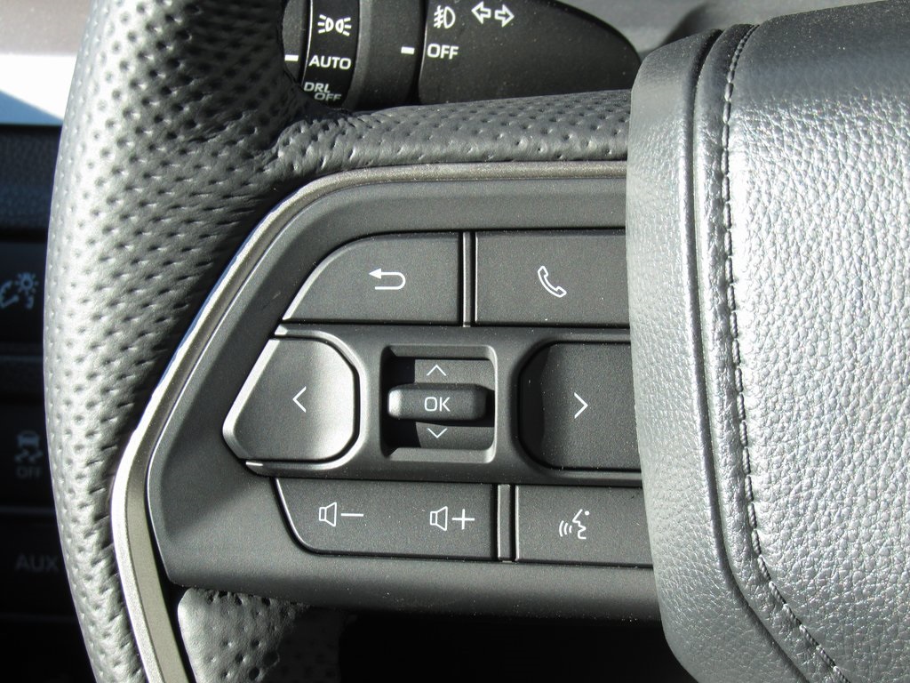 Vehicle image 27 of 40