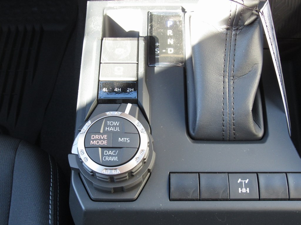 Vehicle image 33 of 40