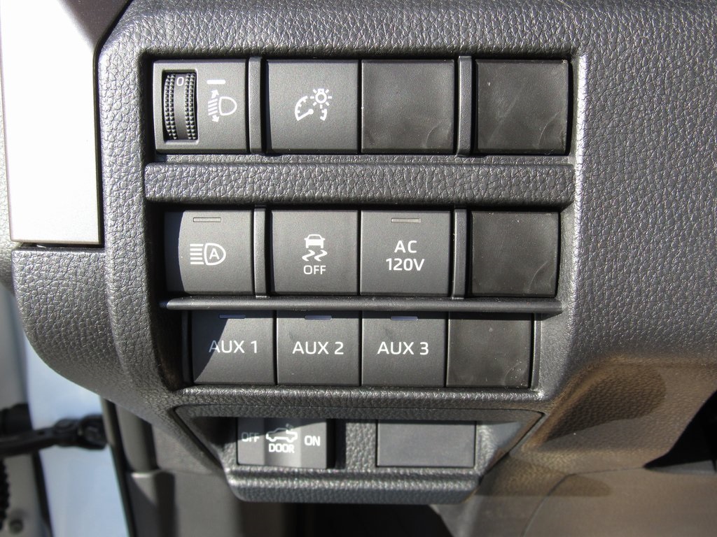 Vehicle image 38 of 40